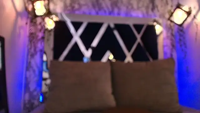 charlotte bluee online show from January 2026 06:44:02 PM