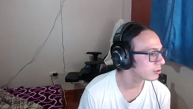 Snapshot of cholitohermoso chatting on March 2025 02:12:01 PM cholitohermoso online show from March 2025 02:12:01 PM