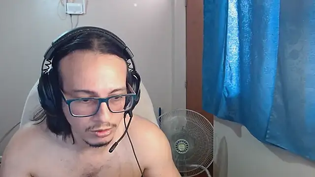 Snapshot of cholitohermoso chatting on March 2025 04:50:02 PM cholitohermoso online show from March 2025 04:50:02 PM