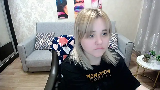 Snapshot of Finna_39 chatting on October 2025 10:43:02 PM Finna 39 online show from October 2025 10:43:02 PM