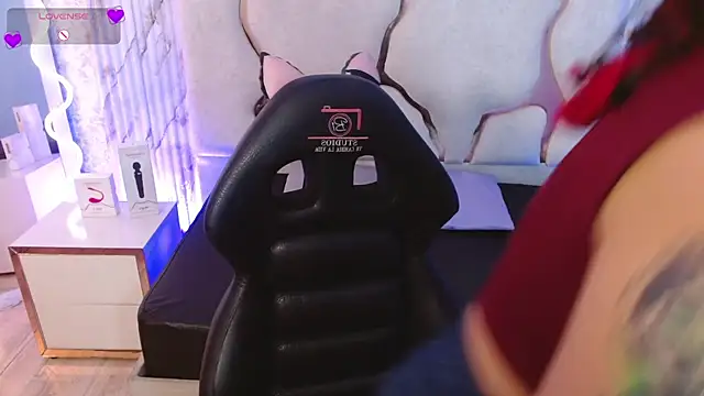 kristen tay online show from December 2025 03:28:02 AM