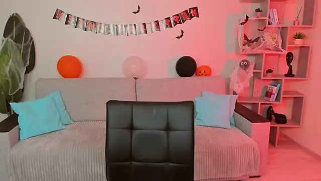 GabriellaMays online show from October 2025 05:06:02 AM