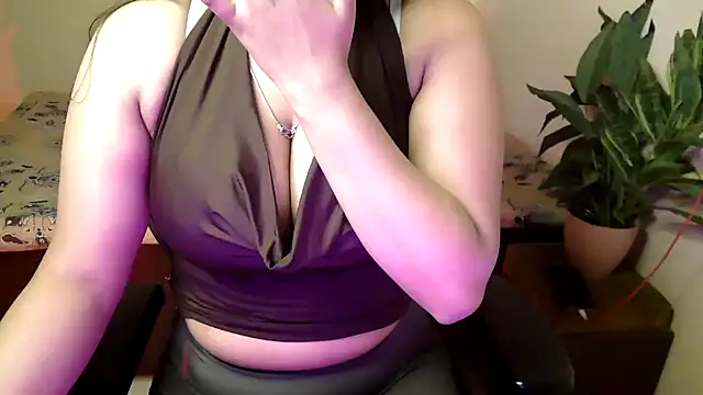 Snapshot of megancatluna chatting on February 2026 04:47:02 AM megancatluna online show from February 2026 04:47:02 AM