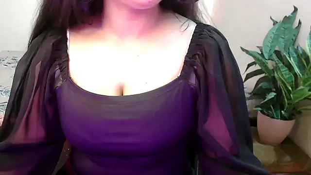 Snapshot of megancatluna chatting on February 2026 05:41:02 AM megancatluna online show from February 2026 05:41:02 AM