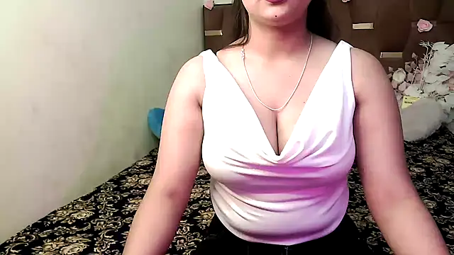 Snapshot of megancatluna chatting on October 2025 06:27:01 AM megancatluna online show from October 2025 06:27:01 AM