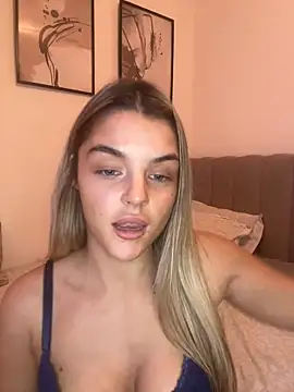 Snapshot of Chlo_Brightly chatting on February 2025 08:40:01 PM Chlo Brightly online show from February 2025 08:40:01 PM