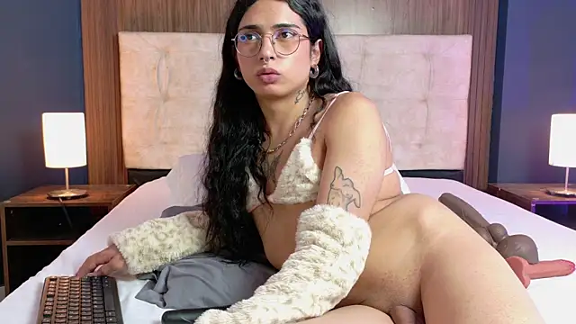 NATTROSE TAY online show from July 2026 08:04:01 PM