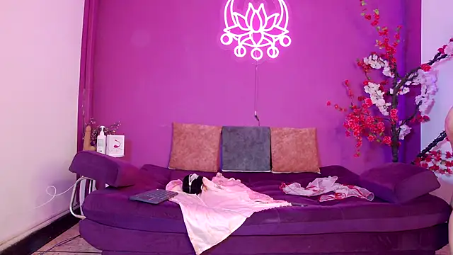 Arii moon online show from November 2025 08:24:01 PM