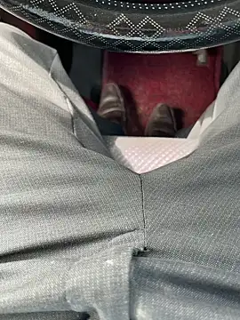 Snapshot of BadboySLR_8899 chatting on November 2025 08:40:01 AM BadboySLR 8899 online show from November 2025 08:40:01 AM