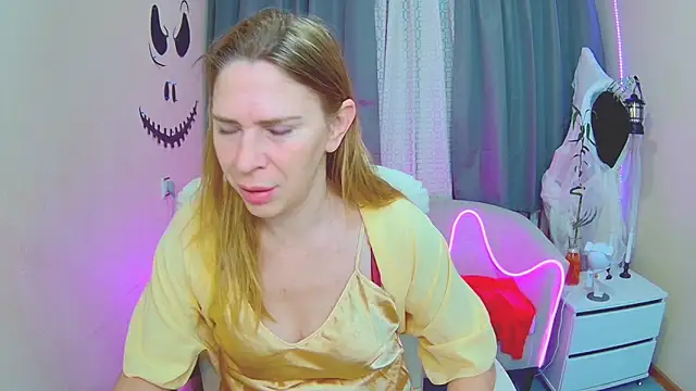 Snapshot of TessaDaybreak chatting on November 2025 07:45:01 AM TessaDaybreak online show from November 2025 07:45:01 AM