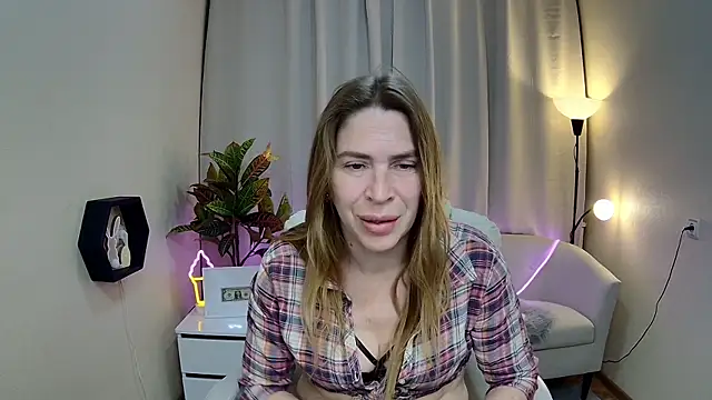 Snapshot of TessaDaybreak chatting on May 2026 07:05:02 AM TessaDaybreak online show from May 2026 07:05:02 AM