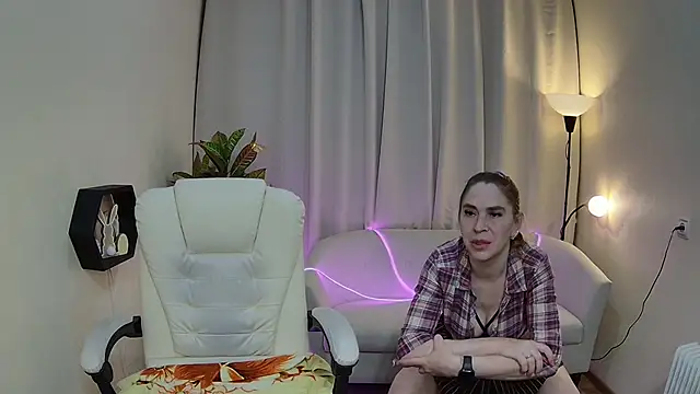 Snapshot of TessaDaybreak chatting on May 2026 07:34:01 AM TessaDaybreak online show from May 2026 07:34:01 AM
