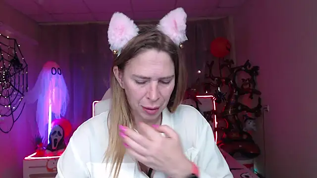 Snapshot of TessaDaybreak chatting on October 2025 08:15:02 AM TessaDaybreak online show from October 2025 08:15:02 AM