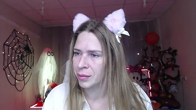 Snapshot of TessaDaybreak chatting on October 2025 07:51:02 AM TessaDaybreak online show from October 2025 07:51:02 AM