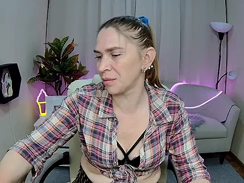 Snapshot of TessaDaybreak chatting on May 2026 12:24:01 PM TessaDaybreak online show from May 2026 12:24:01 PM