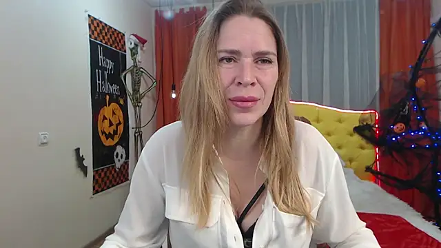 Snapshot of TessaDaybreak chatting on November 2025 08:52:02 AM TessaDaybreak online show from November 2025 08:52:02 AM