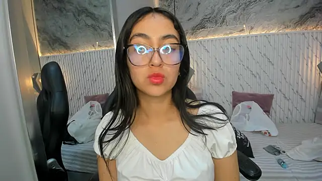 lucelly 15 online show from November 2025 11:43:01 AM