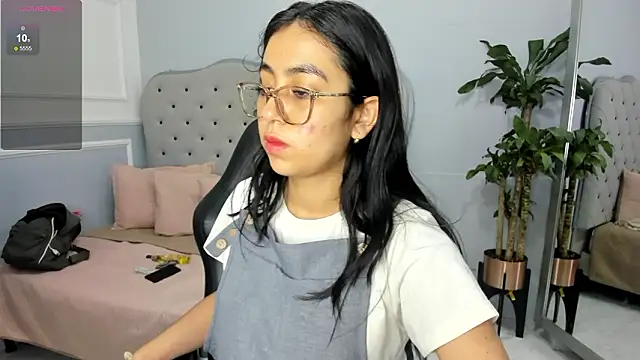 Snapshot of lucelly_15 chatting on February 2026 11:43:02 AM lucelly 15 online show from February 2026 11:43:02 AM