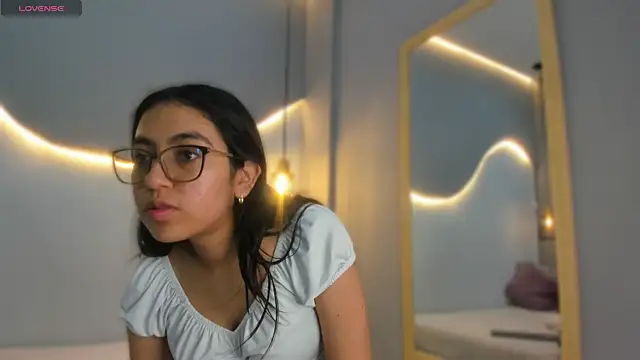 Snapshot of lucelly_15 chatting on December 2025 11:47:02 AM lucelly 15 online show from December 2025 11:47:02 AM