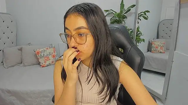 Snapshot of lucelly_15 chatting on March 2026 11:48:02 AM lucelly 15 online show from March 2026 11:48:02 AM