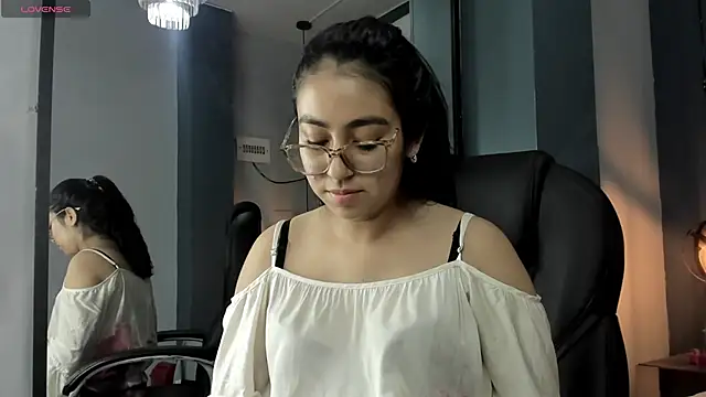 Snapshot of lucelly_15 chatting on February 2026 11:52:02 AM lucelly 15 online show from February 2026 11:52:02 AM