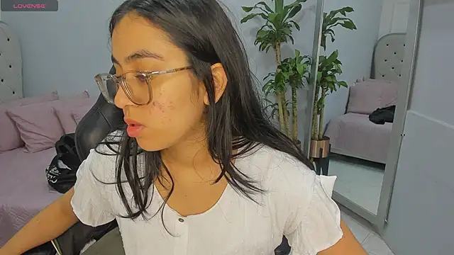 Snapshot of lucelly_15 chatting on February 2026 11:43:01 AM lucelly 15 online show from February 2026 11:43:01 AM