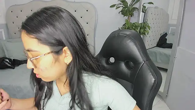 Snapshot of lucelly_15 chatting on February 2026 11:56:01 AM lucelly 15 online show from February 2026 11:56:01 AM