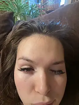 Snapshot of -Amora chatting on November 2025 12:21:01 PM -Amora online show from November 2025 12:21:01 PM