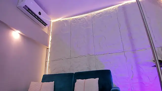 MelanieHillss online show from February 2026 08:19:01 PM