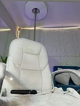 MelanieHillss online show from February 2026 08:42:01 PM