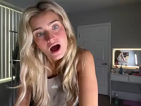 Snapshot of meggsworld chatting on October 2025 11:25:01 AM meggsworld online show from October 2025 11:25:01 AM