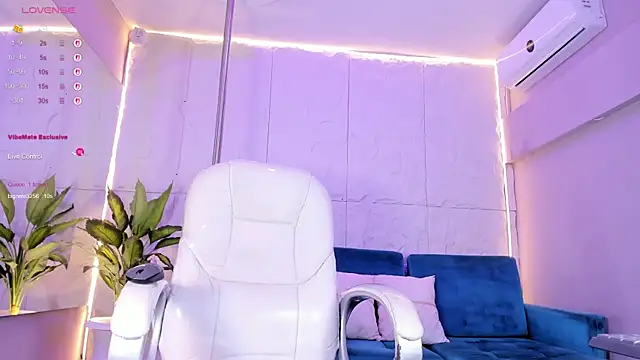 KittyLyne online show from October 2025 04:57:01 AM