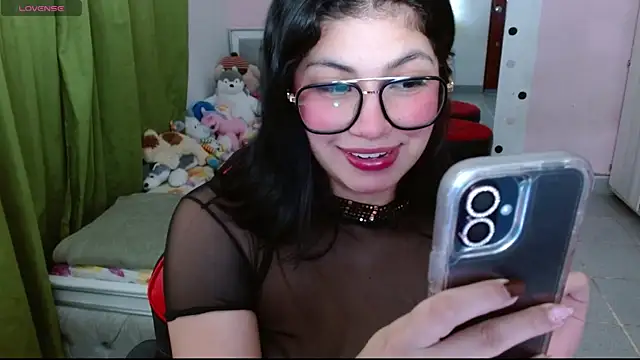 Snapshot of Violett_11 chatting on December 2025 08:43:02 PM Violett 11 online show from December 2025 08:43:02 PM