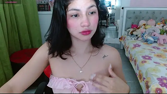 Snapshot of Violett_11 chatting on November 2025 07:06:01 PM Violett 11 online show from November 2025 07:06:01 PM