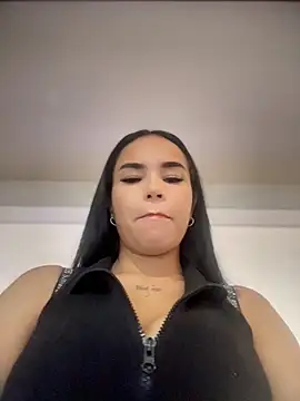 Naatalia online show from April 2026 06:25:02 PM