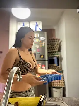 Naatalia online show from December 2025 06:33:01 PM