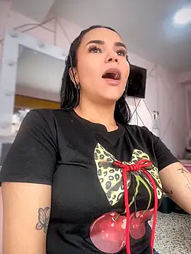 Naatalia online show from April 2026 05:18:01 PM