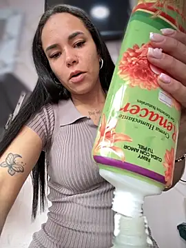 Naatalia online show from November 2025 06:08:02 PM