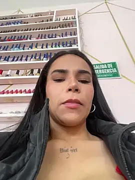 Naatalia online show from November 2025 04:50:01 PM