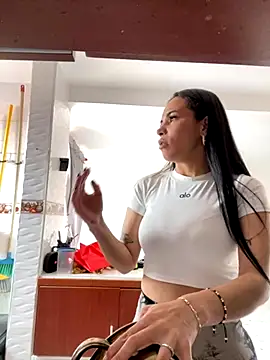 Naatalia online show from November 2025 06:12:01 PM