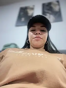 Naatalia online show from November 2025 10:57:01 PM