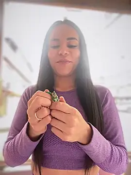 Naatalia online show from November 2025 06:00:02 PM