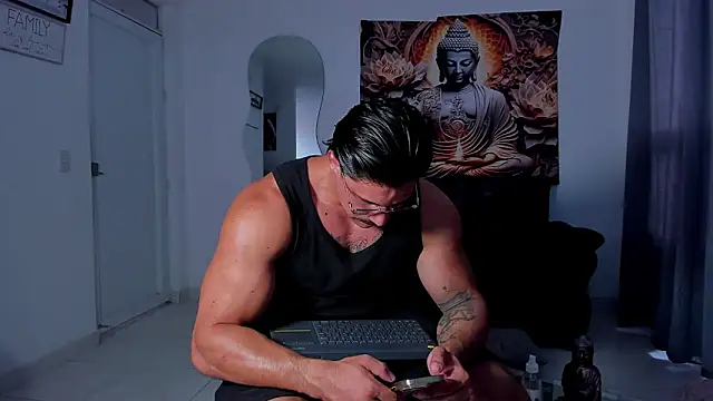 Snapshot of Valentino_Dosantos_ chatting on November 2025 08:23:01 PM Valentino Dosantos online show from November 2025 08:23:01 PM