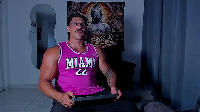 Snapshot of Valentino_Dosantos_ chatting on November 2025 09:36:01 PM Valentino Dosantos online show from November 2025 09:36:01 PM