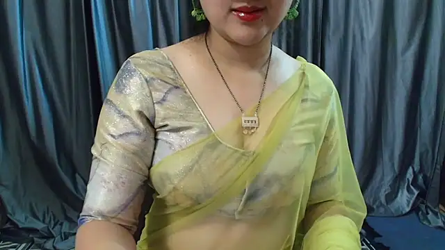 Snapshot of goldiwets chatting on September 2025 04:34:02 AM goldiwets online show from September 2025 04:34:02 AM