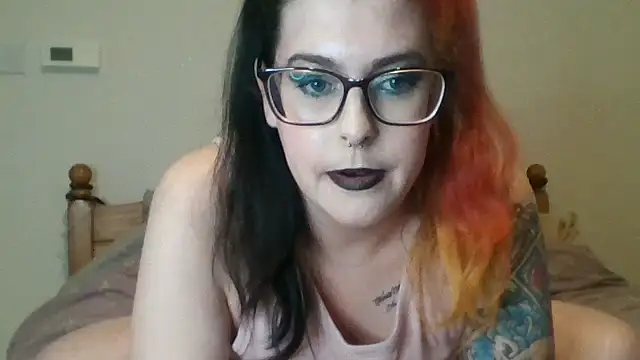 Snapshot of Tattooedlady_0626 chatting on February 2025 09:00:01 PM Tattooedlady 0626 online show from February 2025 09:00:01 PM