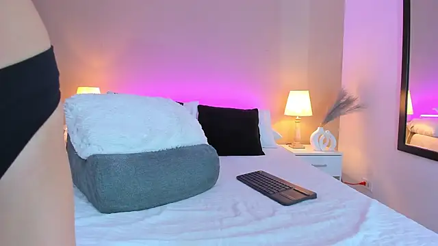 Snapshot of Elizabeth_sarmiento chatting on March 2025 11:47:01 PM Elizabeth sarmiento online show from March 2025 11:47:01 PM