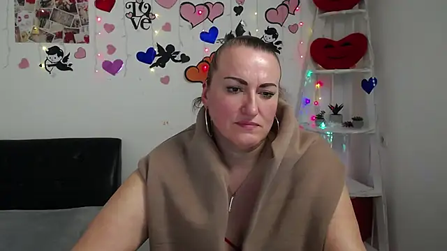 DianaMGG online show from February 2025 03:15:02 PM