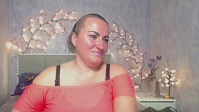 Snapshot of DianaMGG chatting on April 2026 05:34:01 AM DianaMGG online show from April 2026 05:34:01 AM