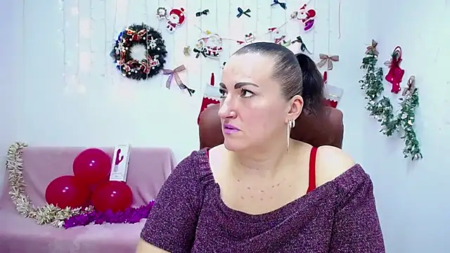 DianaMGG online show from December 2025 06:32:01 PM